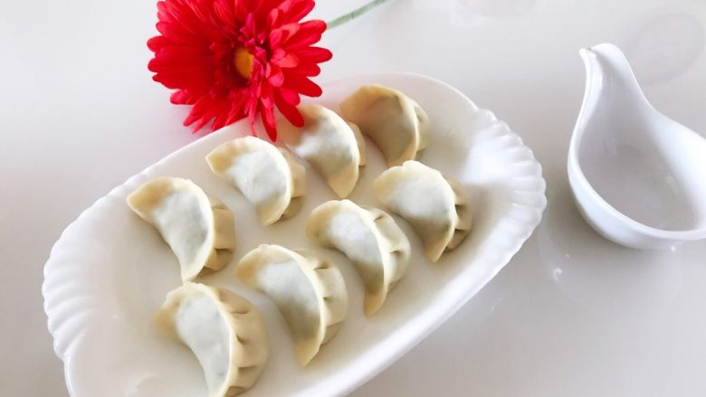 鲜虾鲜肉韭菜饺子,好啦,可以煮啦。