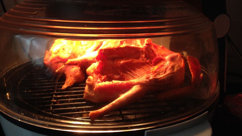 奥尔良蜜汁烤乳鸽,
180度,烘烤30-40分钟左右,中途要翻面