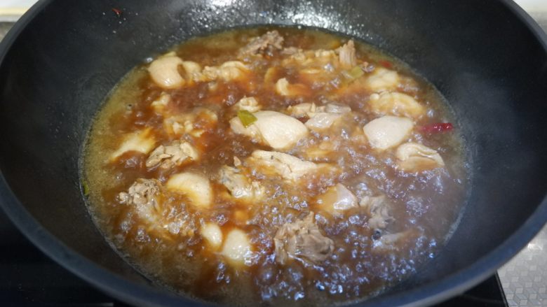 啤酒鸭,大火煮开,转小火煮25分钟左右