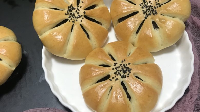 豆沙花朵面包,成品图,没有修饰过哦