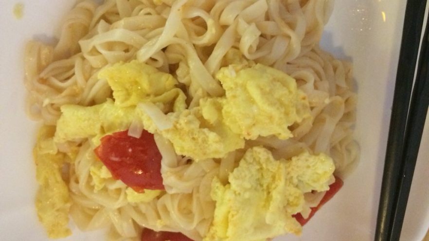 西红柿鹌鹑蛋炒面