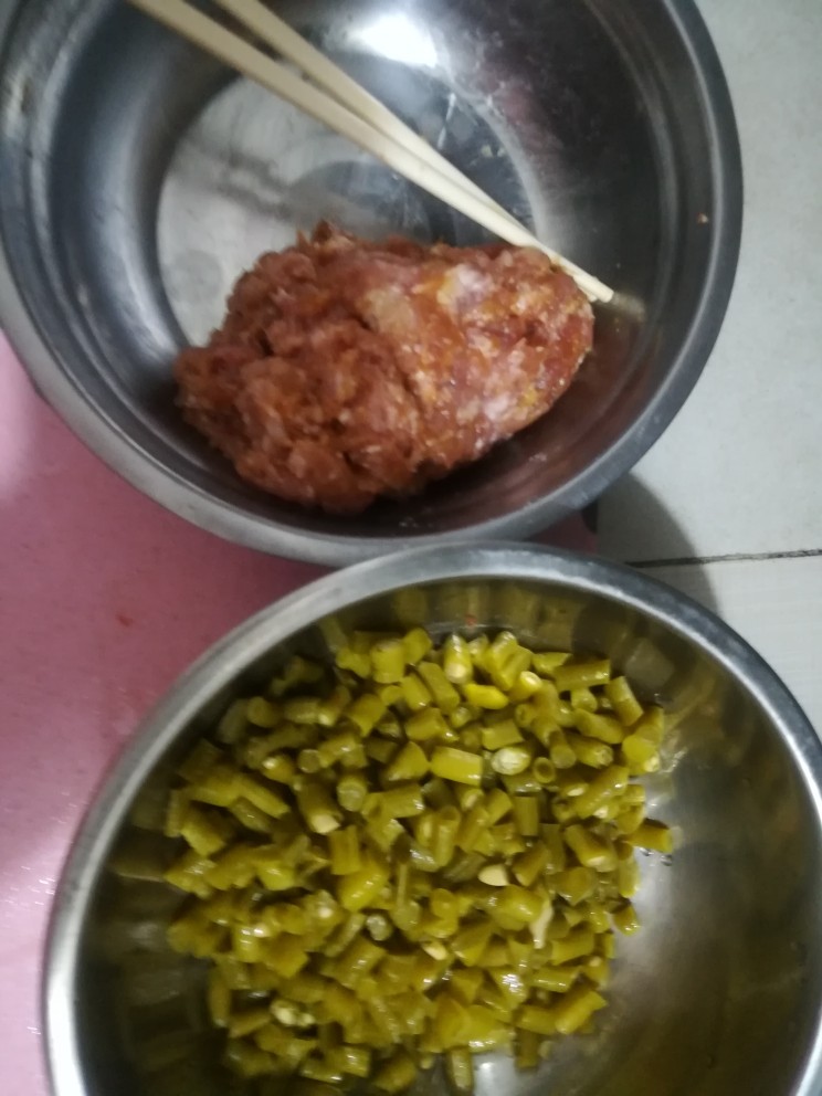 开胃酸豆角肉沫,豆角切丁