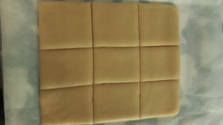 东北大饼干🍪,切成合适大小。