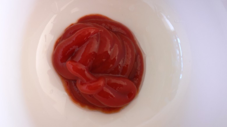 茄汁里脊,取<a style='color:red;display:inline-block;' href='/shicai/ 699'>番茄酱</a>两匙