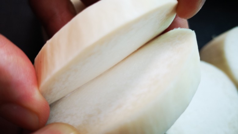茄汁杏鲍菇,切片,每两片连在一起