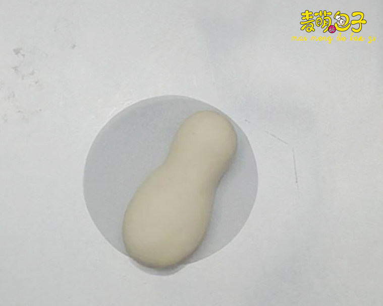 (原创)夏日慵懒熊的惬意时光(叉烧包西瓜馒头),用手指放在面团中间揉出它的脖子,或者给它捏捏