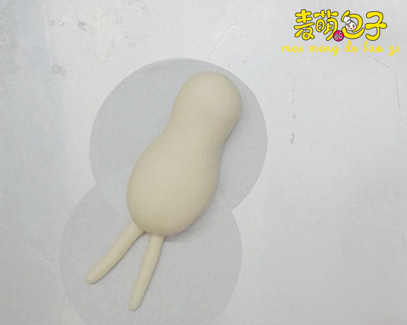 (原创)夏日慵懒熊的惬意时光(叉烧包西瓜馒头),搓长条,剪成两条腿放在肚子下面