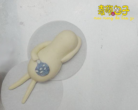 (原创)夏日慵懒熊的惬意时光(叉烧包西瓜馒头),给扇子加点花纹,白色面团小小一丁点贴上去就可以
