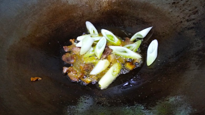 豆角焖面,放大葱炒香