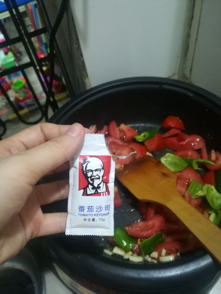 开胃酸甜辣肉块,加入<a style='color:red;display:inline-block;' href='/shicai/ 699'>番茄酱</a>,哈哈我习惯了顺快餐的回来