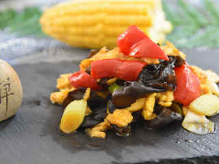 大葱木耳炒鸡蛋—没有肉也能很下饭