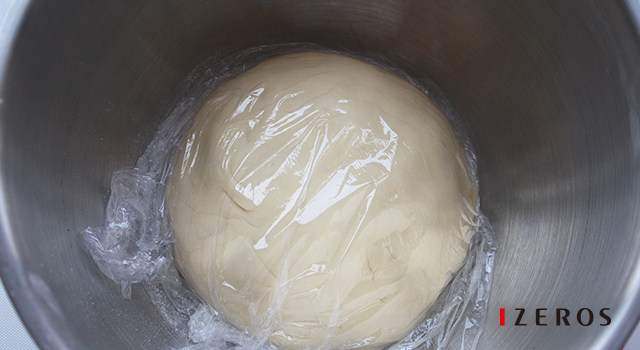 豆角肉包子,4. 设置「时间3分钟，速度1档」揉成面团，放在温暖处发酵至两倍大。