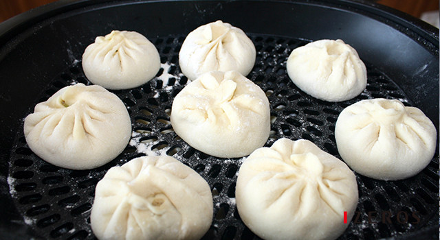 豆角肉包子,11. 杯内放入300毫升水，设置「时间20分钟，温度105度」启动即可。