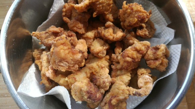 菠萝咕咾肉,出锅，控油
