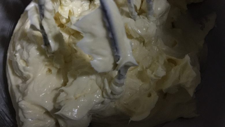 心型饼干(520),给它混合均匀,打到最后用刮刀把边缘的刮到中间再混合下
