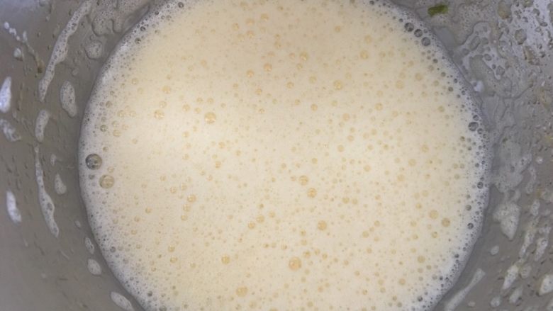 红豆抹茶玛芬,继续搅打至颜色发白