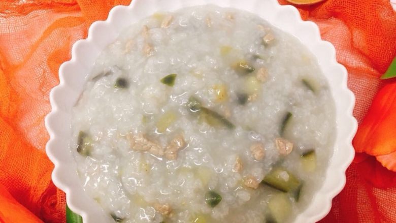 茄子瘦肉粥,米粒软烂，粥熟即可