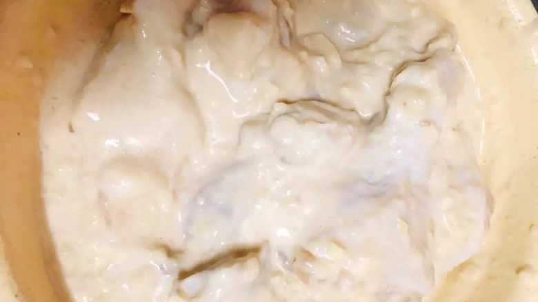 蒜香炸鸡翅  独家吮指美味,搅拌均匀。