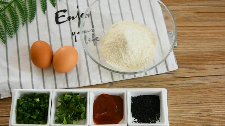 早餐鸡蛋饼—早餐来一份,一上午元气满满, ·食材·
【主料】面粉 100克|鸡蛋 1个
【辅料】:甜辣酱 2勺|葱末 适量|香菜末 适量|黑芝麻 少许