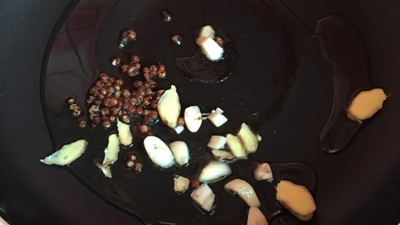 宫保鸡丁,小火炸出香味