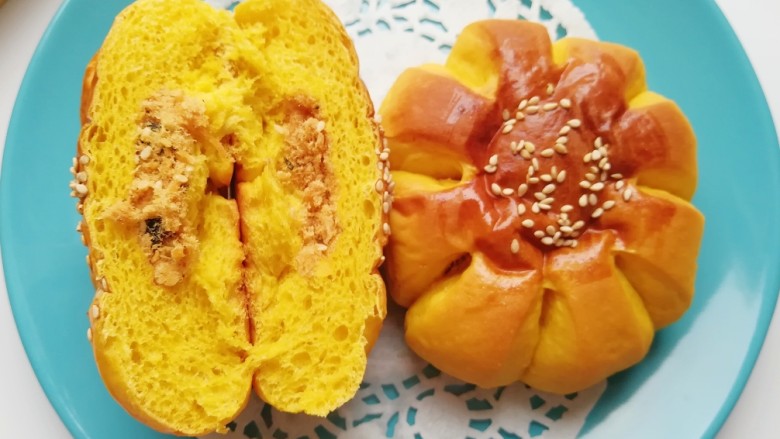 南瓜肉松花朵包,近图看看,美食诱惑。