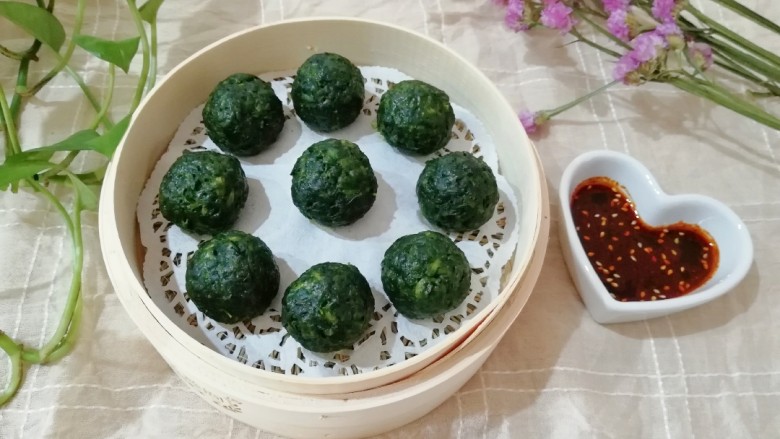 苜蓿菜菜团,蒸菜团保留了野菜的原味,特别清香。