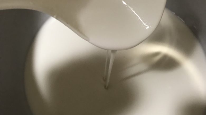 超级弹Q糯米糍,搅拌均匀,直至没有颗粒,这么滑就可以了