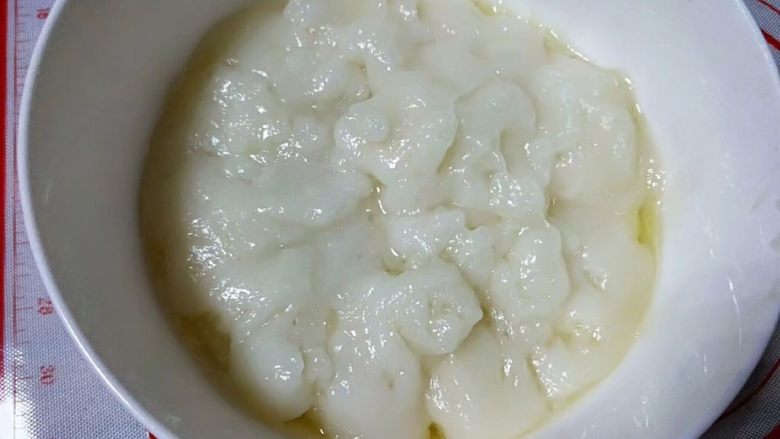 网红草莓大福,糯米团分城,均匀的挤子