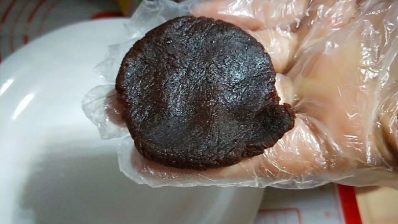 网红草莓大福,红豆沙压扁。