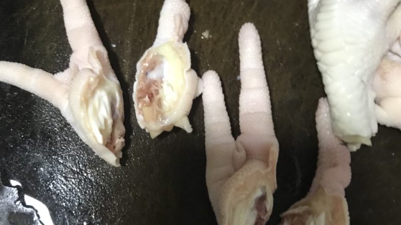 凉拌鸡爪
,耶✌️出来啦……