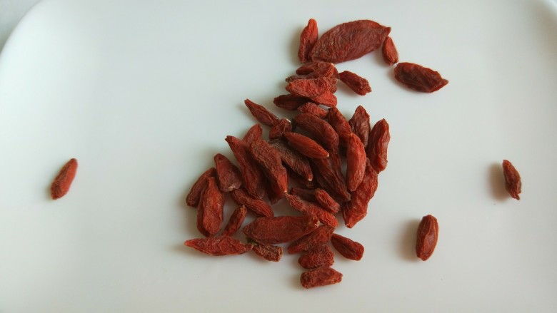 八种养生汤,<a style='color:red;display:inline-block;' href='/shicai/ 673'>枸杞</a>适量。