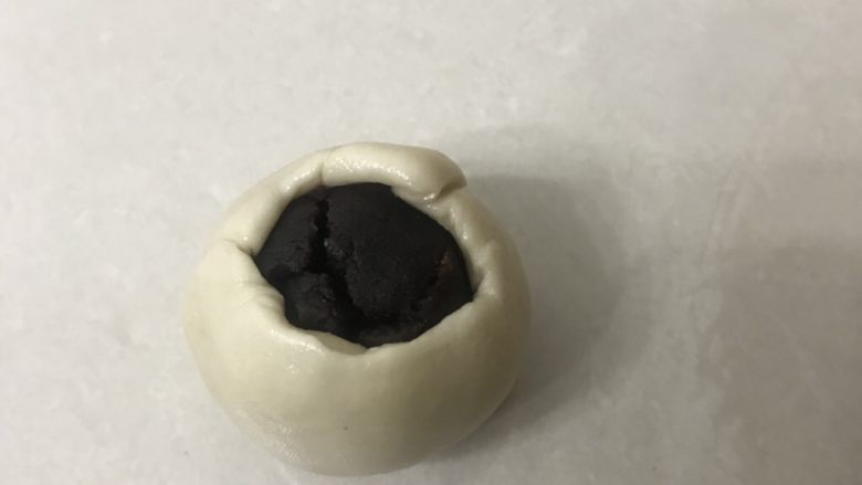 蛋黄酥,用虎口收口