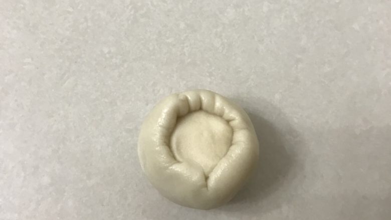 蛋黄酥,用虎口收口