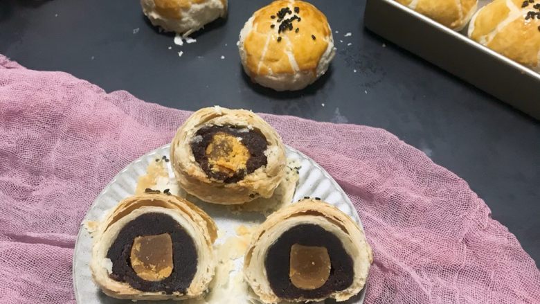 蛋黄酥,酥的掉渣