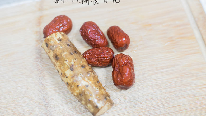 辅食6M+&8M+ 山药红枣米糊,1、 红枣、山药洗净备用