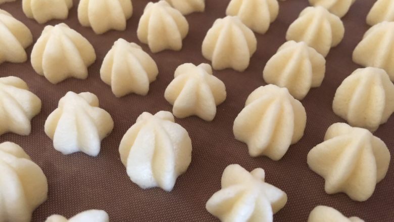 百香果溶豆,烘烤时有热风的打开 上下火100度70分钟左右