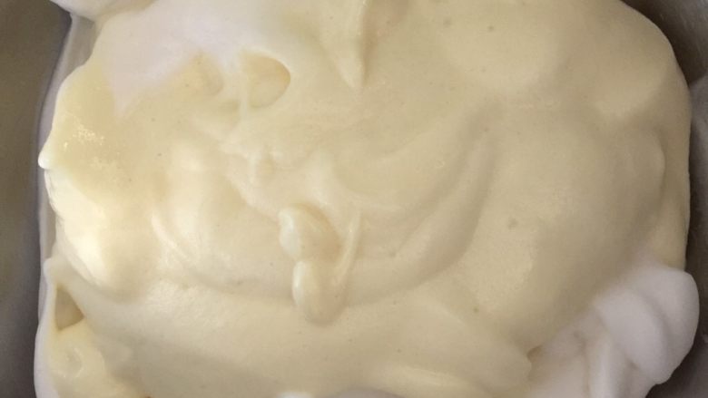 百香果溶豆,倒入剩余的蛋白霜