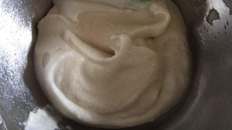 苹果溶豆,用切半的手法混合均匀(参考牛油果溶豆手法)