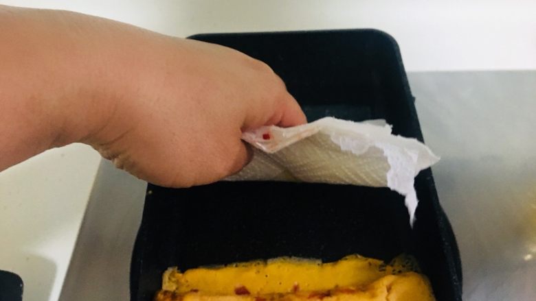 早餐-照烧玉子烧,开始的一层会有点难看,不用担心后面就好了😁每次都是擦油