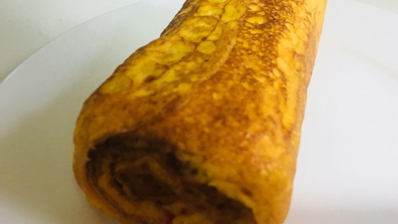 早餐-照烧玉子烧,放入盘中切片,1.5CM左右