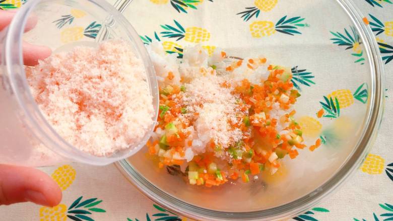 【宝宝辅食】12M+,虾松杂蔬炒饭,加入自制虾松;
PS:也可以加入其它肉松,猪肉松、牛肉松、三文鱼松都是可以的;