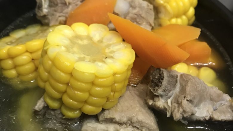 玉米排骨汤,全部食材放入电压力锅，加入足量开水，放适量盐调味。没有压力锅可以用砂锅大火烧开转小火慢炖45分钟再焖40分钟。