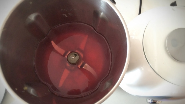 自制葡萄汁【GOURMETmaxx西式厨师机版】,6. 可以放点<a style='color:red;display:inline-block;' href='/shicai/ 866'>冰糖</a>,冷藏下更好喝