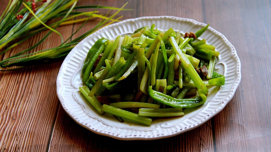 家常肉丝炒芹菜