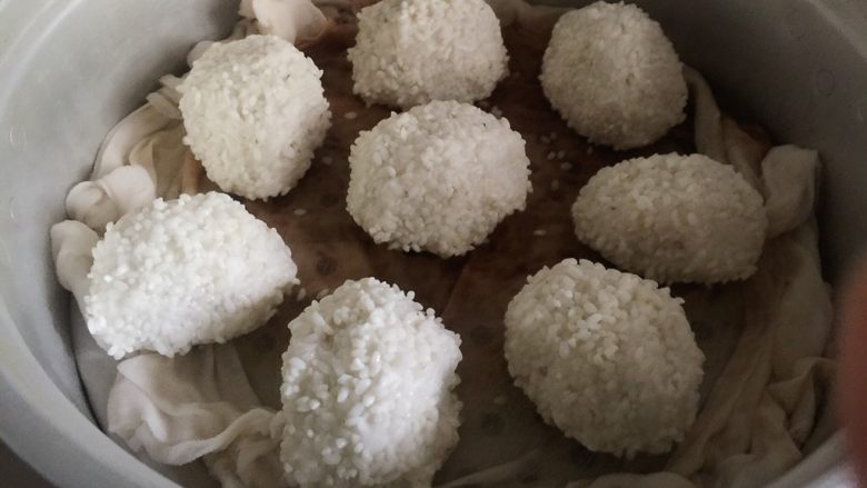 糍毛团 —— 又一个传统上海老点心,开水上锅,上气后蒸个8分钟就可以了