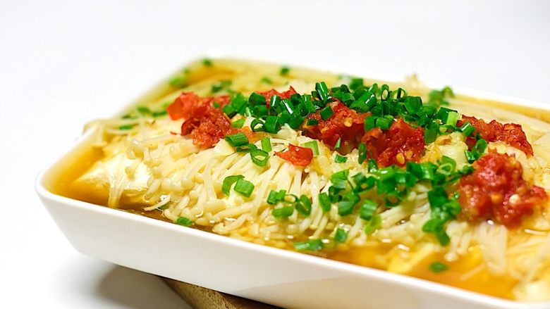 金针菇炖豆腐,就可以美美地开吃啦!