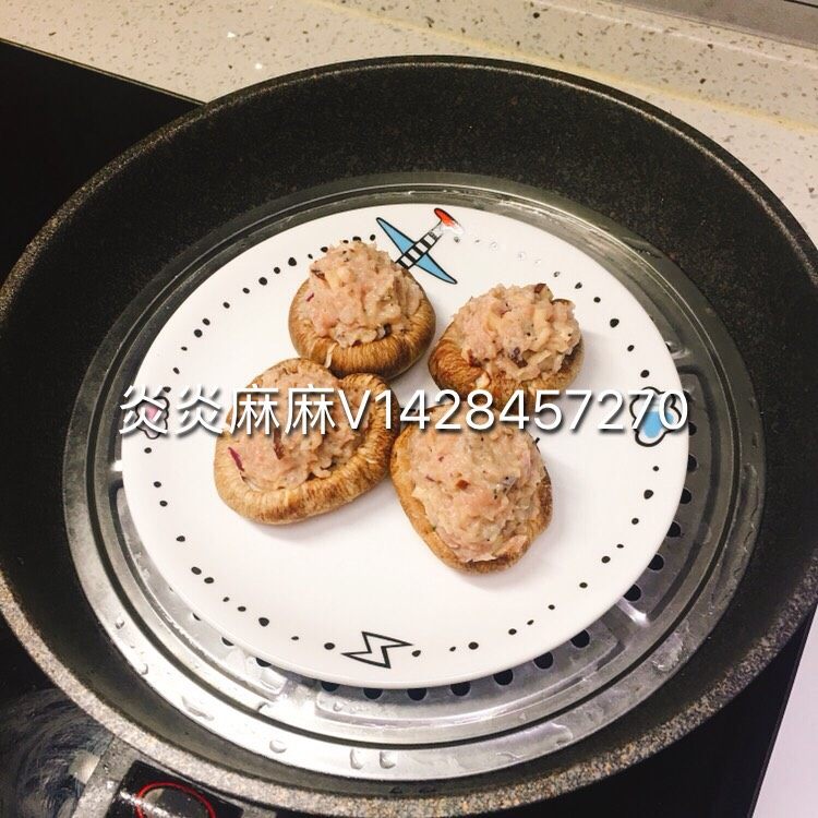 肉酿香菇,水开蒸12分钟