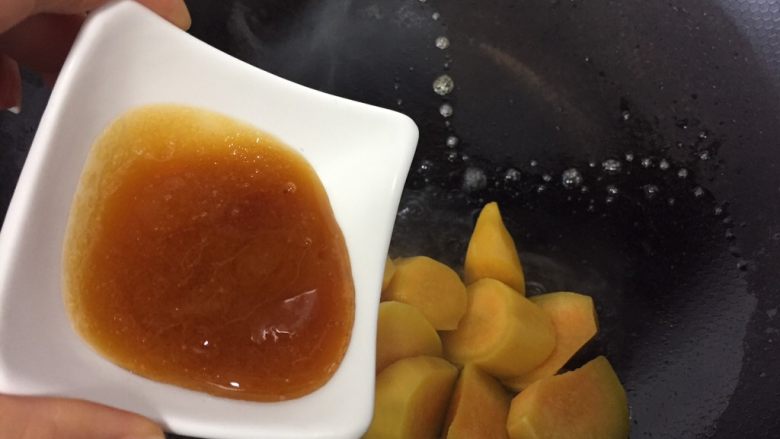 蜜烧红薯,放入蜂蜜