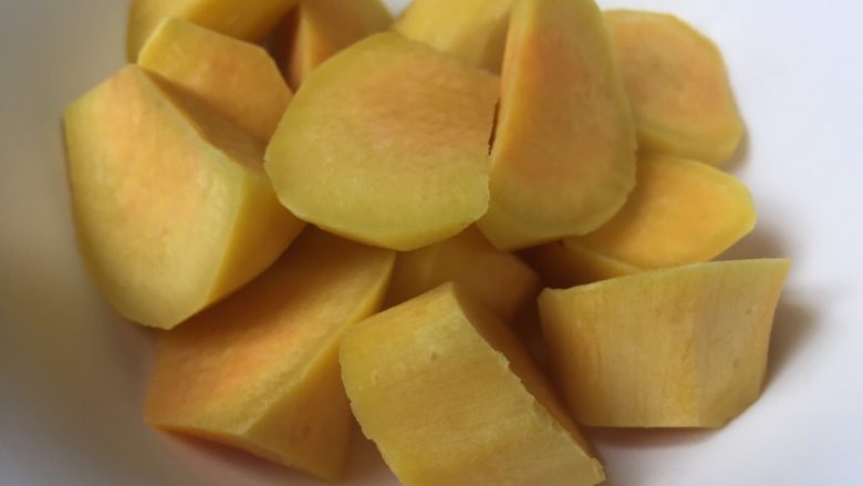 蜜烧红薯,红薯捞出沥干