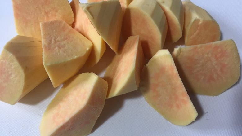 蜜烧红薯,红薯切滚刀